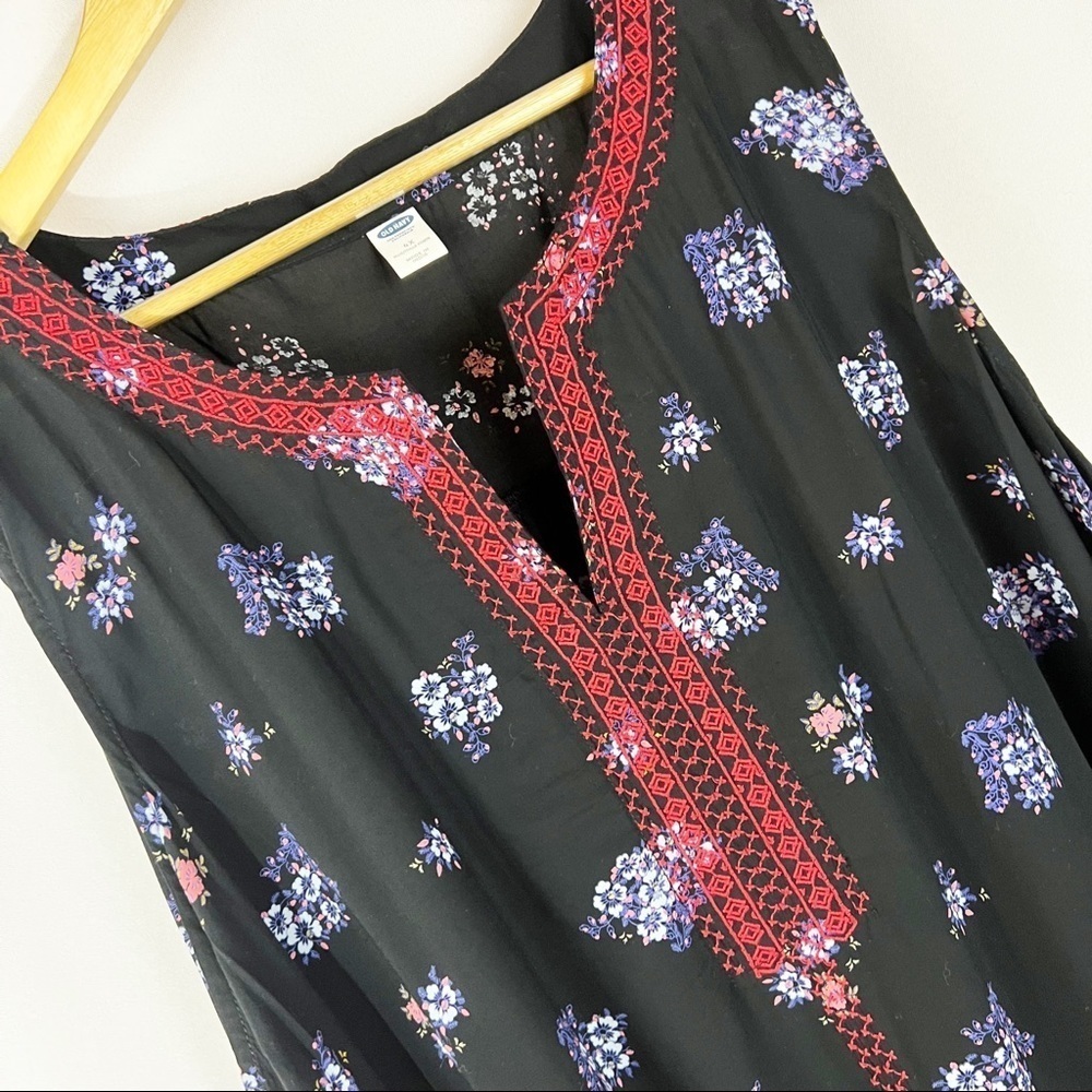 Old Navy Black Floral‎ Sleeveless Plus Size Blouse - Picture 6 of 6